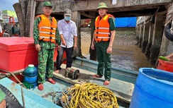 Cà Mau: Tịch thu tang vật của hai tàu cá dùng kích điện để khai thác thủy sản