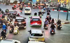 Hà Nội: Camera AI phát hiện gần 90 ô tô, hàng trăm xe máy vượt đèn đỏ