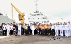 Đưa 52 ngư dân bị cháy tàu trên biển Trường Sa về đất liền an toàn