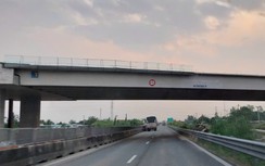 Hoàn thành lao lắp nhịp cầu vượt băng qua cao tốc Trung Lương - Mỹ Thuận