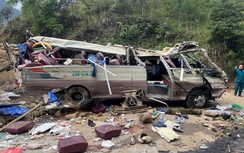 Ám ảnh hiện trường xe khách 29 chỗ tự lật khiến 18 người thương vong tại Lào Cai
