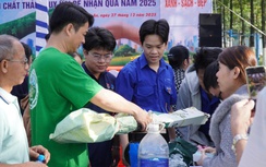 “Đổi rác lấy quà”, phường Dĩ An thu gom nửa tấn rác thải nguy hại