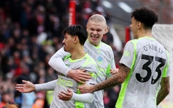 Thắng kịch tính Nottingham, Man City tạm chiếm ngôi đầu bảng Ngoại hạng Anh