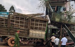 Ô tô tải va chạm xe máy ở Quảng Trị, cháu bé tử vong tại chỗ, bốn người bị thương