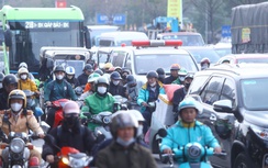 Đường phố Hà Nội đông “nghẹt thở” ngày làm việc cuối cùng của năm