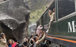 Peru: Hai tàu tông trực diện, lái tàu thiệt mạng, 40 người bị thương