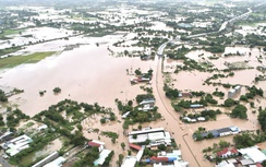 Lâm Đồng: Mưa lớn kết hợp xả lũ điều tiết, nhiều khu vực ngập sâu, giao thông chia cắt