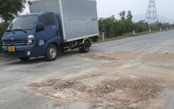 Tai nạn rình rập người đi đường trên đường gom cao tốc Diễn Châu - Bãi Vọt