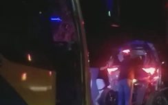 Cao tốc Phan Thiết - Dầu Giây ùn tắc sau vụ tai nạn khiến xe con bẹp dúm