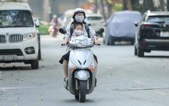 Chở trẻ trên 6 tuổi ngồi trước xe máy bị xử phạt thế nào?