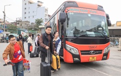 Ngày cuối nghỉ Tết, bến xe tất bật đón người dân trở lại Thủ đô
