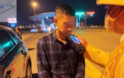 Tài xế có nồng độ cồn gấp 5 lần mức "kịch khung" vẫn lái ô tô trên cao tốc