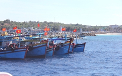 Tàu thuyền gặp khó vì cửa biển Phan Thiết bồi lắng