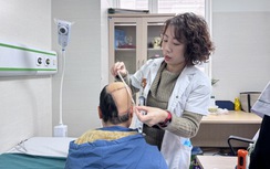 Thót tim ca mổ cứu người phụ nữ ung thư da đầu xâm lấn xương sọ