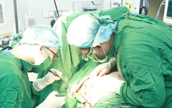 Chủ quan với vết máu nhỏ, một phụ nữ mắc ung thư vú hiếm gặp