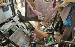 Sập hai nhà ven kênh Đôi ở TP.HCM