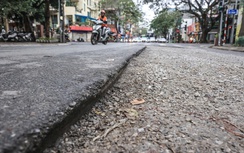 Nhiều tuyến đường Hà Nội gồ ghề, nứt nẻ vì hoàn trả ẩu