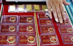 Giá vàng vọt lên mức cao nhất mọi thời đại, người dân ùn ùn xếp hàng giao dịch