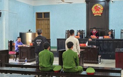 Nhận hối lộ 70 triệu rồi nhờ người mang trả, cựu phó chánh án lĩnh 15 tháng tù