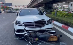 Vụ xe Mercedes tông loạt xe máy ở TP.HCM: Một nữ sinh viên tử vong