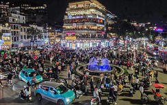 Công an cảnh báo việc tụ tập check-in trước tòa nhà "Hàm cá mập"