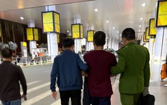 Đối tượng truy nã quốc tế bị bắt khi vừa xuống sân bay Nội Bài
