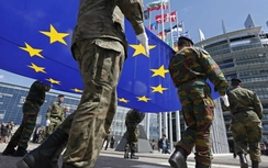 Financial Times: Châu Âu tìm cách thay thế vai trò của Mỹ trong NATO