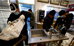 Các nhà hàng Trung Quốc lao vào cuộc đua giảm giá