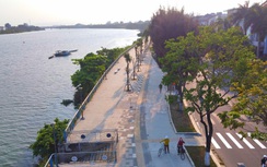 Vỉa hè đường ven sông ở Đà Nẵng có lối đi riêng cho xe đạp