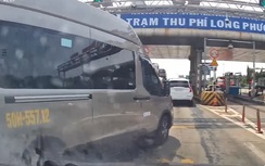 Xử phạt tài xế Limousine "cướp" làn xe khác ngay cửa trạm thu phí