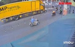 Bản tin TNGT 27/3: Đi vào điểm mù của xe tải, một người người đàn ông bị cán tử vong