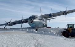 Máy bay vận tải Nga gặp sự cố khi hạ cánh, trượt khỏi đường băng