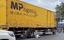 Đi vào điểm mù xe tải, người đàn ông điều khiển xe ba bánh tử vong