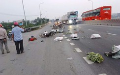 Bản tin TNGT 28/3: Hai vợ chồng thương vong sau va chạm với xe khách trên QL1