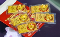 Tăng "dựng đứng", giá vàng vọt lên sát mức cao nhất mọi thời đại
