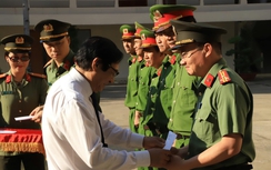 Khen thưởng đột xuất nhiều tập thể cá nhân triệt phá đường dây rửa tiền hàng nghìn tỷ