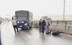 Xe máy va chạm xe tải trên đường nối 2 cao tốc, nam thanh niên tử vong