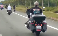 Xác minh nhóm người buông hai tay khi đi mô tô trên đường ven biển Quảng Nam