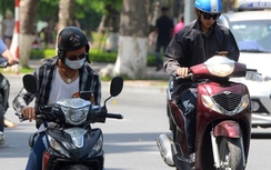 Dừng xe máy để nghe điện thoại có bị phạt không?