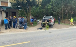 Hai nam sinh thương vong sau va chạm với xe bán tải ở Nghệ An