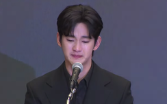 Kim Soo Hyun xuất hiện tại họp báo, bật khóc khi thừa nhận mình là kẻ hèn nhát