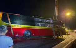 Toàn cảnh xuyên đêm cứu hộ xe khách rơi xuống vực đèo Bảo Lộc