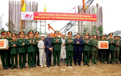 Bộ trưởng Bộ Quốc phòng yêu cầu rút ngắn tiến độ xây dựng cầu Phong Châu mới