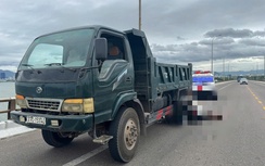 Va chạm đuôi xe tải trên cầu Thị Nại, người đàn ông đi xe máy tử vong