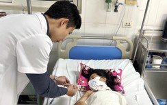 Bé gái 11 tuổi bất ngờ bị chó nhà cắn thủng thực quản