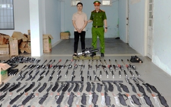 Triệt phá đường dây làm giả con dấu, tài liệu và mua bán vũ khí thô sơ quy mô lớn