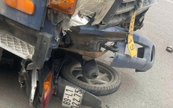 Xe tải đâm xe máy rồi bỏ chạy, kéo lê nạn nhân đến tử vong