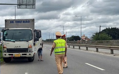 Chở quá tải 117%, chủ xe bị phạt hàng chục triệu đồng, trừ gần hết điểm GPLX