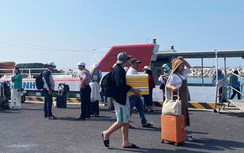 Tăng lượt chạy tàu phục vụ khách tham quan đảo Lý Sơn