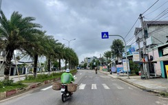 Tháo gỡ hơn 30 biển báo trên đường dẫn sân bay Phù Cát sau khi Báo Xây dựng phản ánh